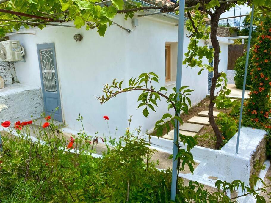 Stylish Vathy Studio With Sea View 외부 사진