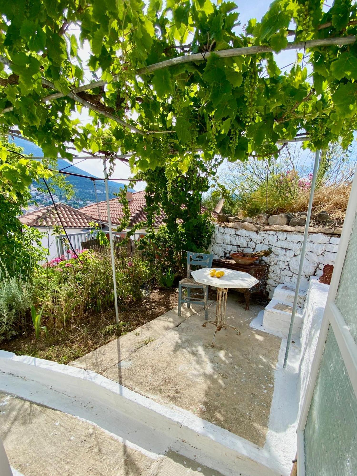 Stylish Vathy Studio With Sea View 외부 사진